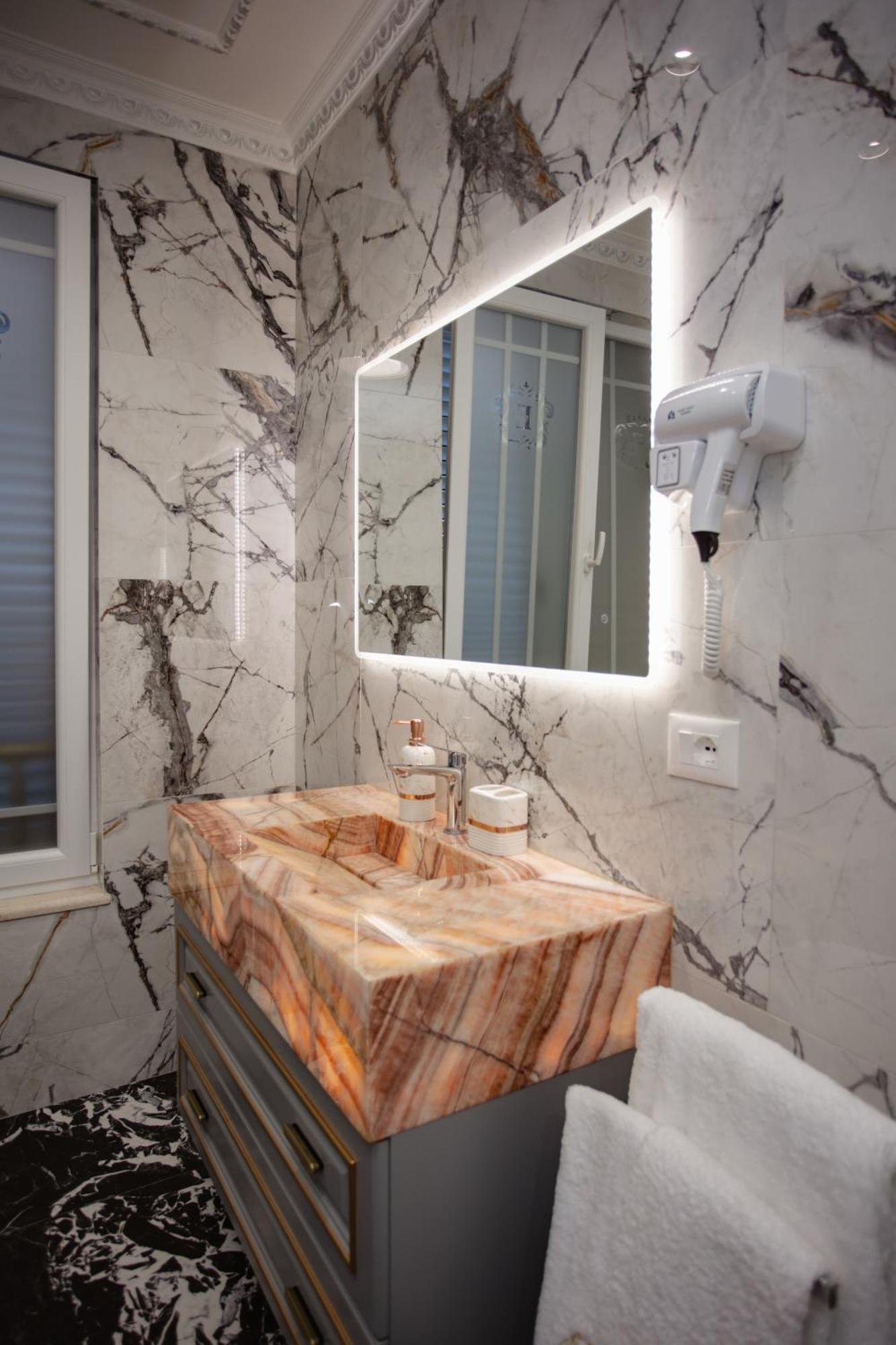 Ervini Boutique Hotel Shkoder Exterior photo